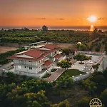 Ξενοδοχείο με διαμερίσματα Terra Helios & Κυπαρισσία
